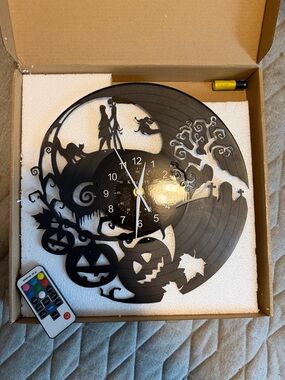 Handmade Halloween-Themed Black Vinyl Wall Clock - Spooky Night Decor